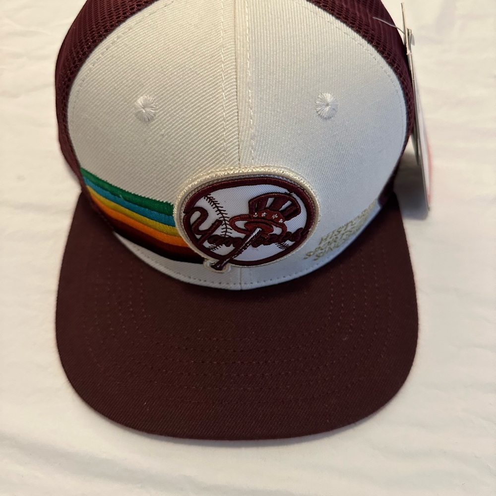 NWT Yankees trucker cap.